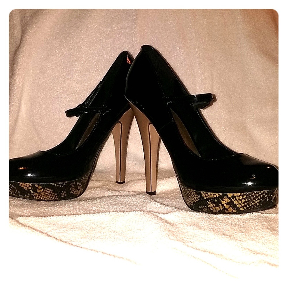 1" platform, 3.5" heels